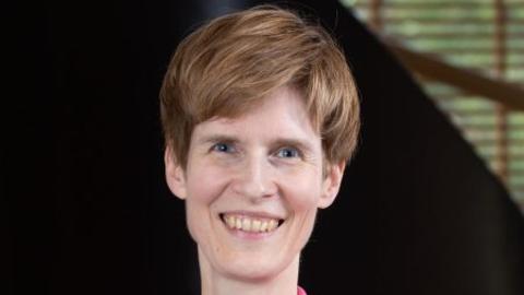 karen_thornber_headshot.jpeg